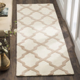 Safavieh Cambridge 2'-6" x 8'-0" Rug in Ivory / Beige