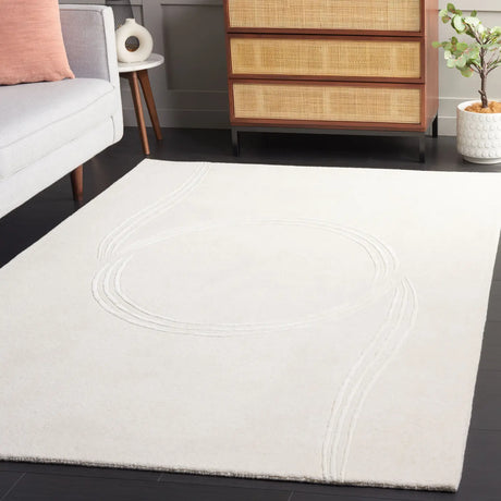 Safavieh Soho 4'-0" x 6'-0" Rug in Beige / Ivory
