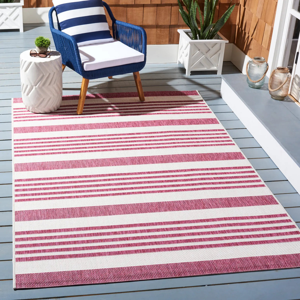 Safavieh Courtyard 4'-0" x 5'-7" Rug in Ivory / Red