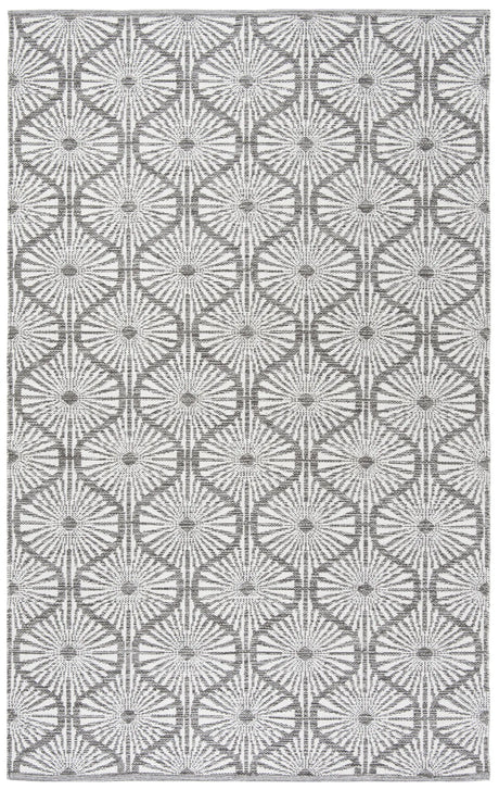 Safavieh Montauk 5'-0" x 8'-0" Rug in Charcoal / Ivory