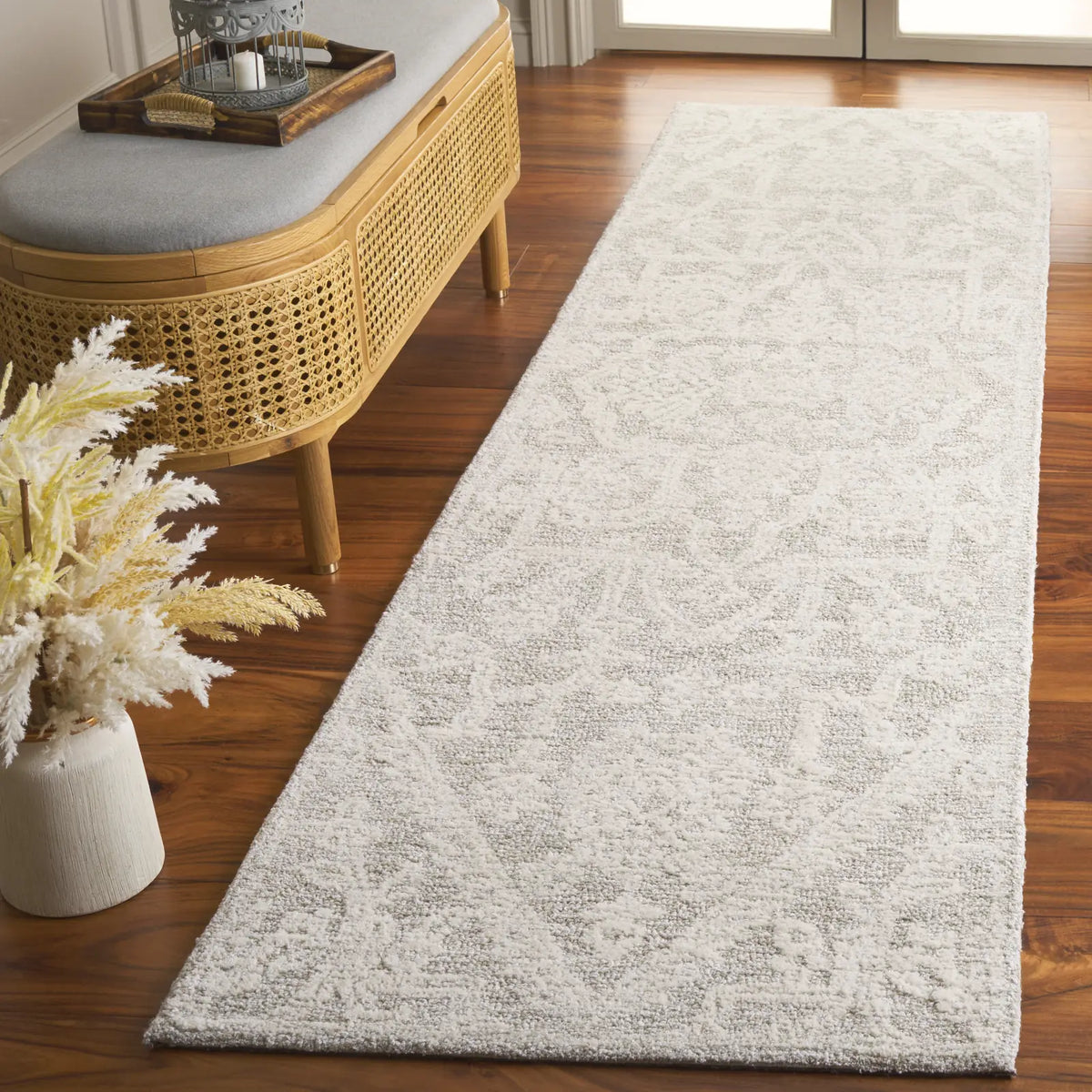Safavieh Ebony 2'-3" x 9'-0" Rug in Ivory / Grey