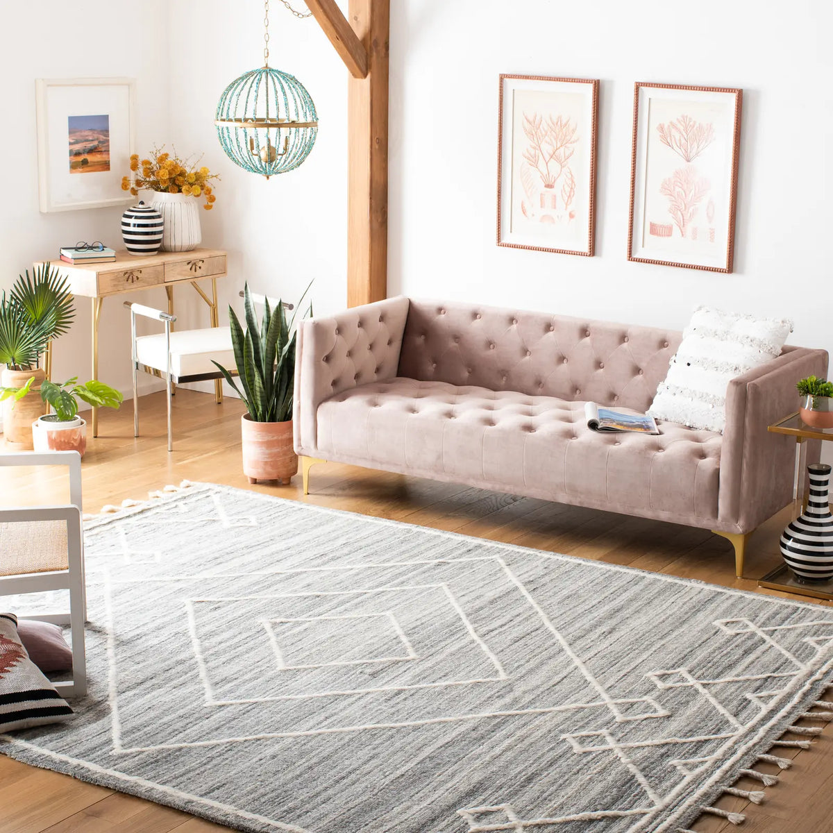 Safavieh Casablanca 8'-0" x 10'-0" Rug in Grey / Ivory