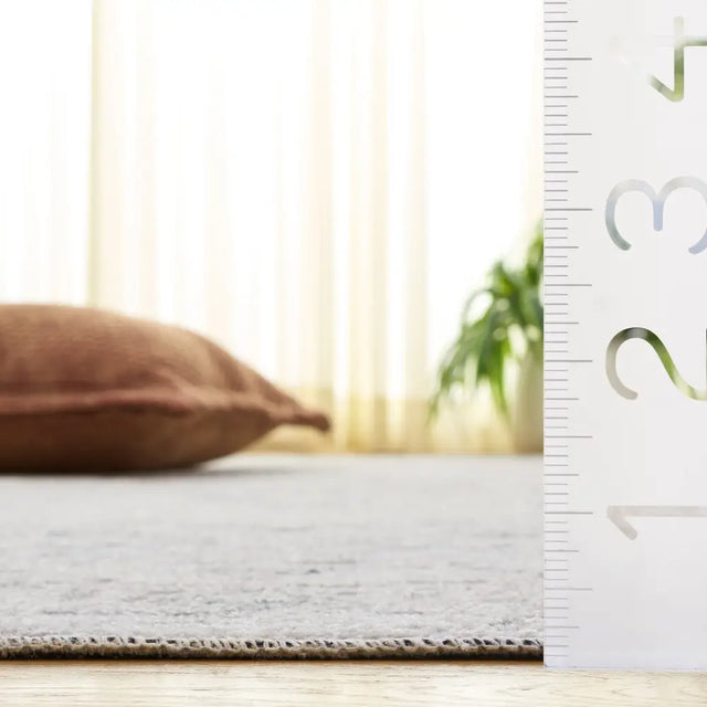 Safavieh Miranda 5'-0" x 8'-0" Rug in Grey / Ivory