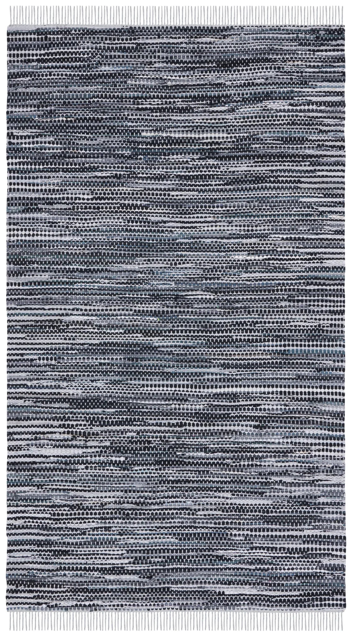 Safavieh Montauk 4'-0" x 6'-0" Rug in Grey / Black