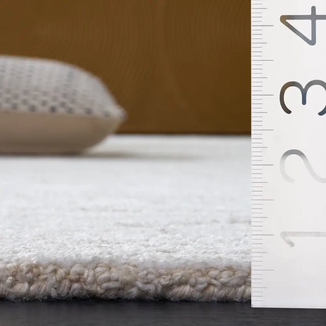 Safavieh Glamour 5'-0" x 8'-0" Rug in Beige / Ivory