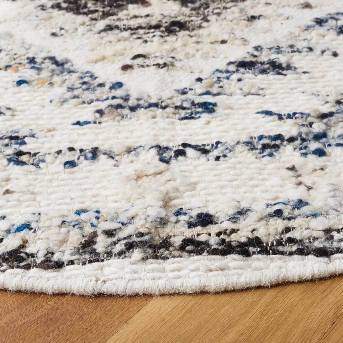 Safavieh Manhattan 6'-0" x 6'-0" Rug in Ivory / Charcoal