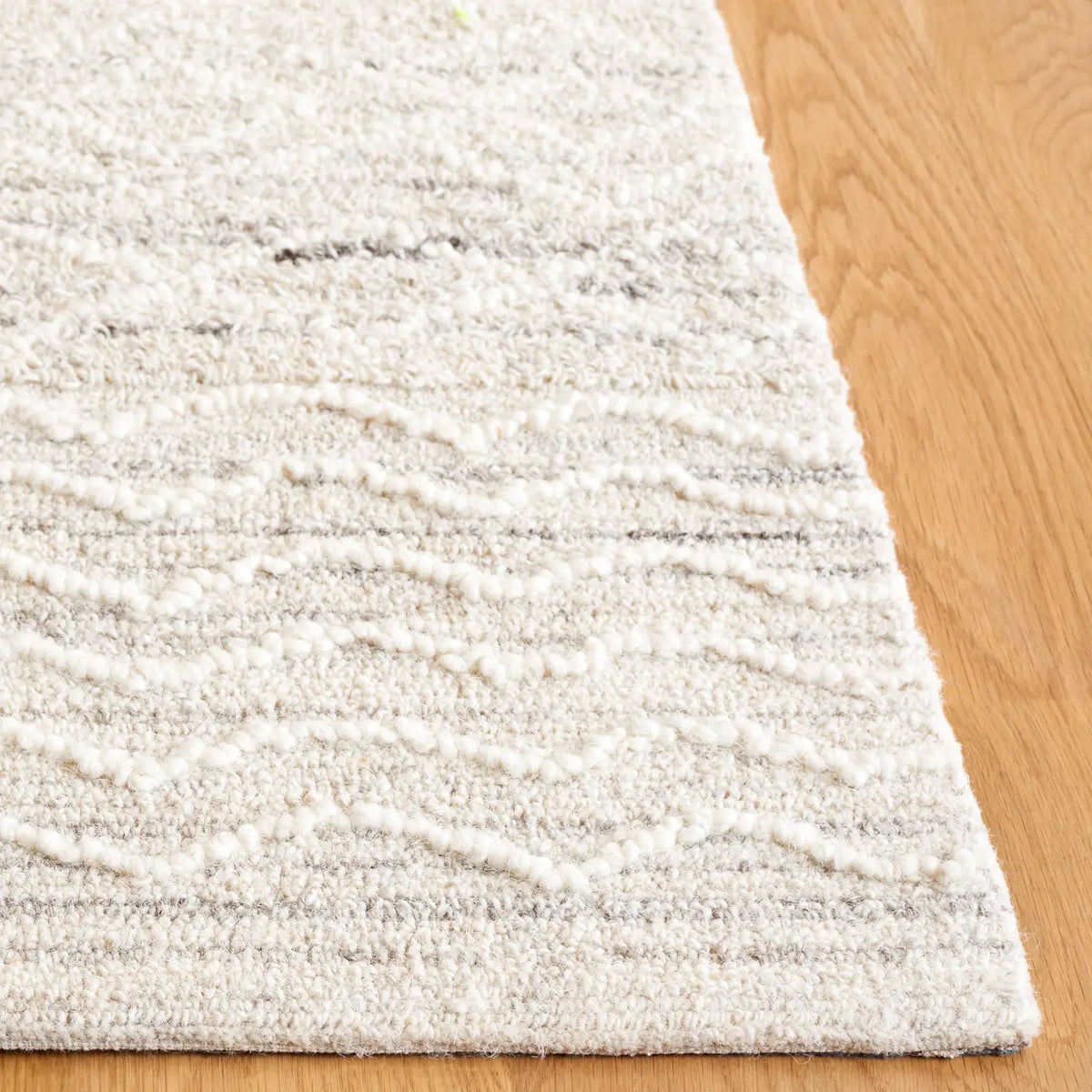 Safavieh Ebony 4'-0" x 6'-0" Rug in Light Grey / Ivory