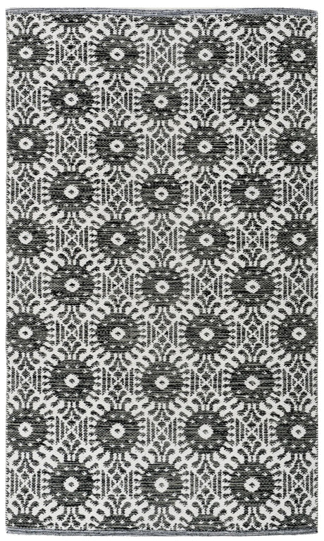 Safavieh Montauk 3'-0" x 5'-0" Rug in Black / Ivory