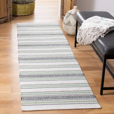 Safavieh Montauk 2'-3" x 8'-0" Rug in Turquoise