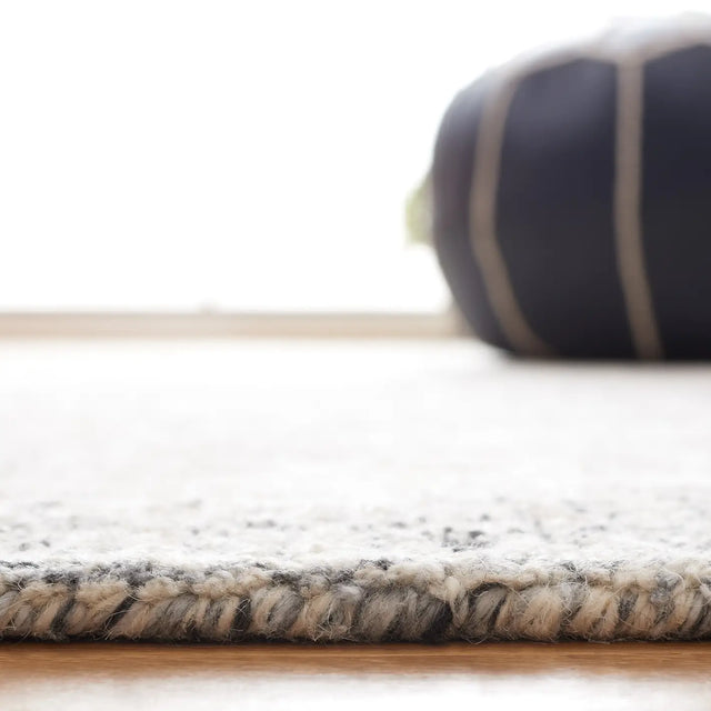 Safavieh Glamour 4'-0" x 6'-0" Rug in Grey / Ivory