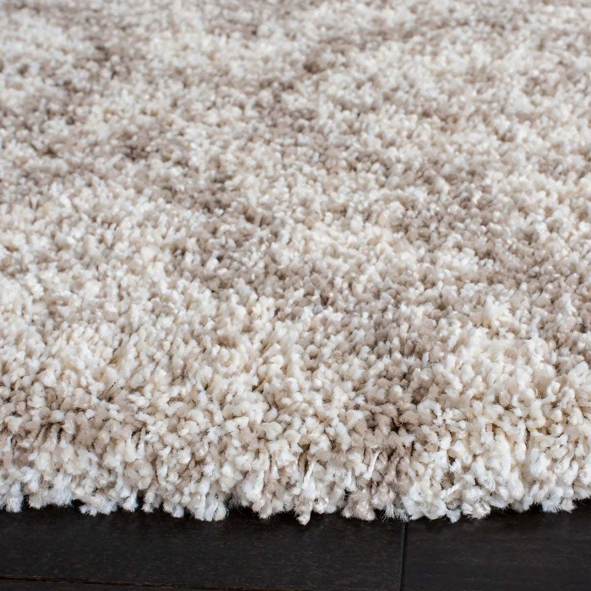 Safavieh Hudson Shag 7'-0" x 7'-0" Rug in Multi Ivory / Beige