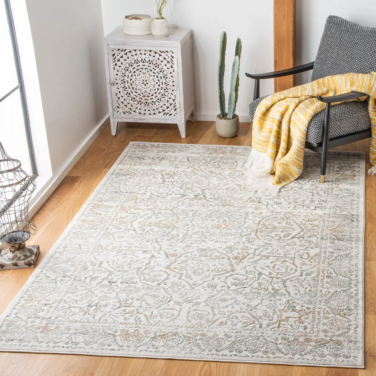Safavieh Princeton 5'-3" x 7'-6" Rug in Beige / Grey