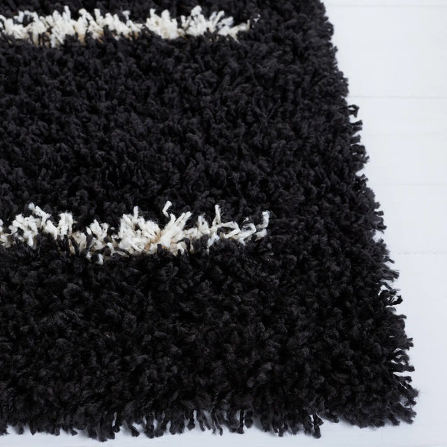 Safavieh Venus Shag 600 4'-0" x 6'-0" Rug in Black / Ivory