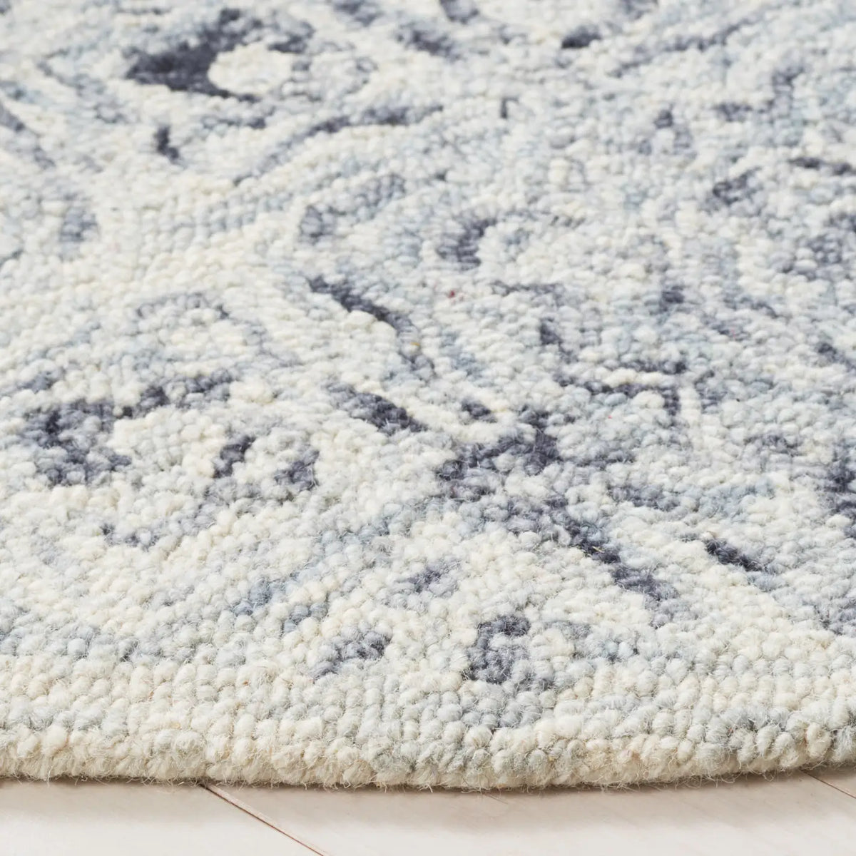 Safavieh Micro-Loop 5'-0" x 5'-0" Rug in Grey / Beige
