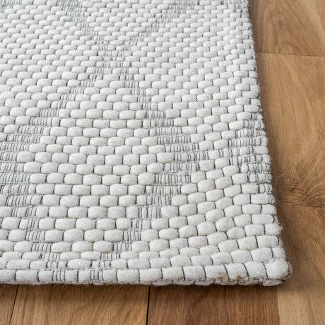 Safavieh Marbella 4'-0" x 6'-0" Rug in Ivory