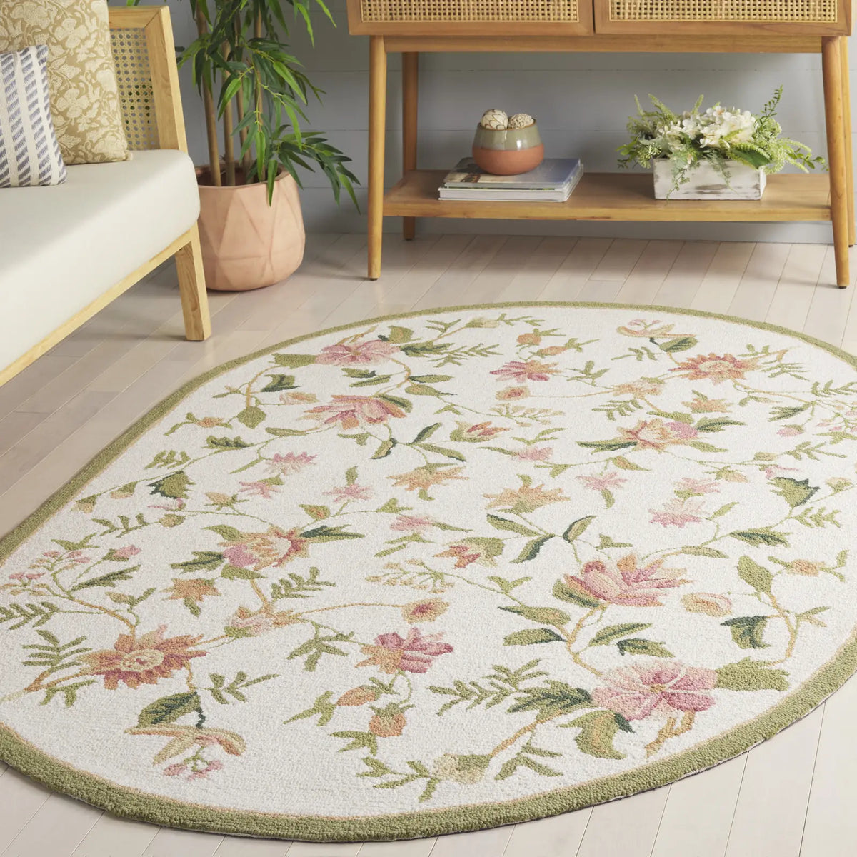Safavieh Chelsea 4'-6" x 6'-6" Rug in Ivory