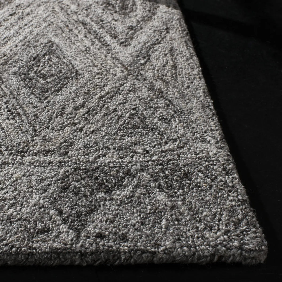Safavieh Abstract 5'-0" x 8'-0" Rug in Grey / Black
