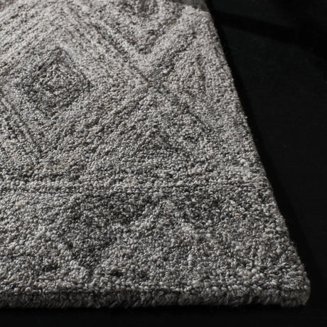 Safavieh Abstract 5'-0" x 8'-0" Rug in Grey / Black