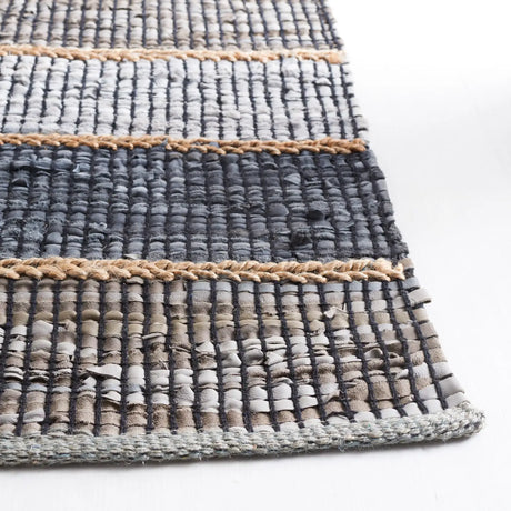 Safavieh Vintage Leather 4'-0" x 6'-0" Rug in Grey / Natural