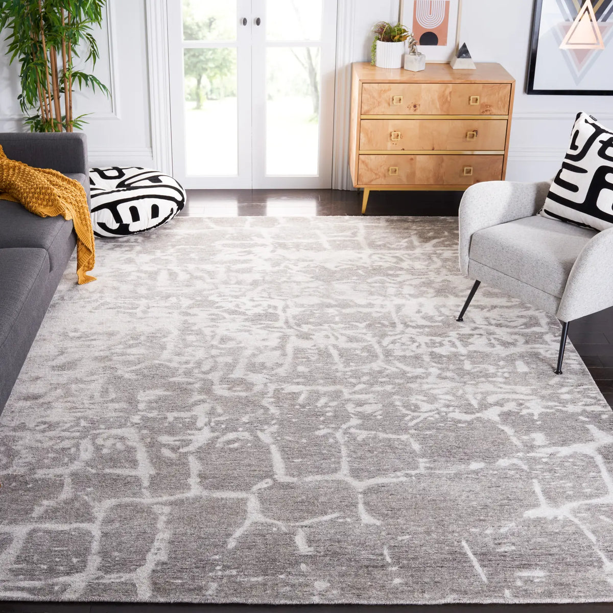Safavieh Tibetan 10'-0" x 14'-0" Rug in Cream / Stone