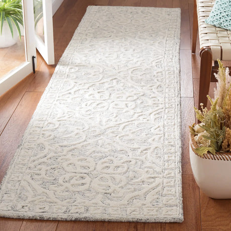 Safavieh Metro 2'-3" x 9'-0" Rug in Silver / Ivory
