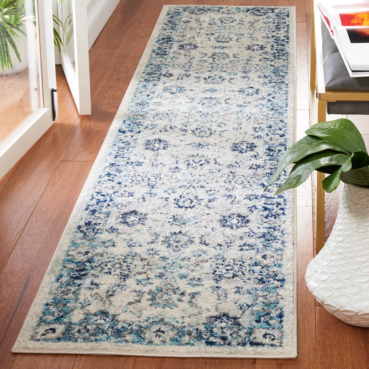 Safavieh Tulum 2'-0" x 9'-0" Rug in Ivory / Blue