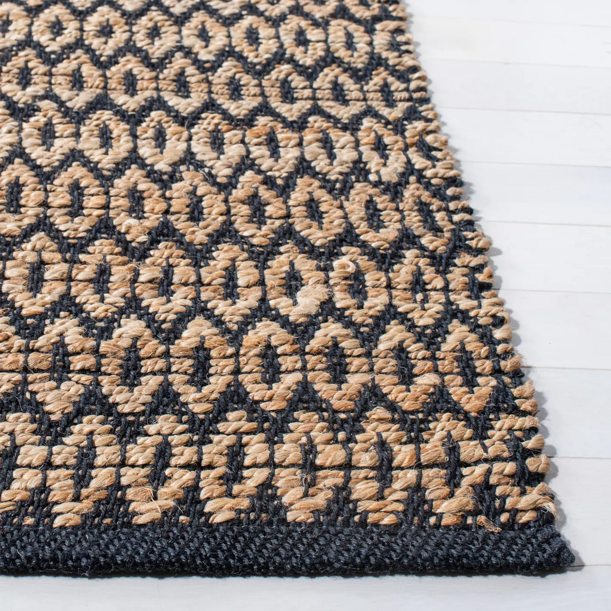 Safavieh Natural Fiber 4'-0" x 6'-0" Rug in Natural / Black
