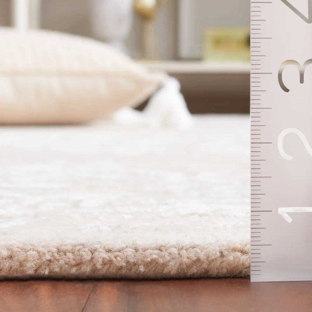 Safavieh Glamour 4'-0" x 6'-0" Rug in Light Brown / Ivory