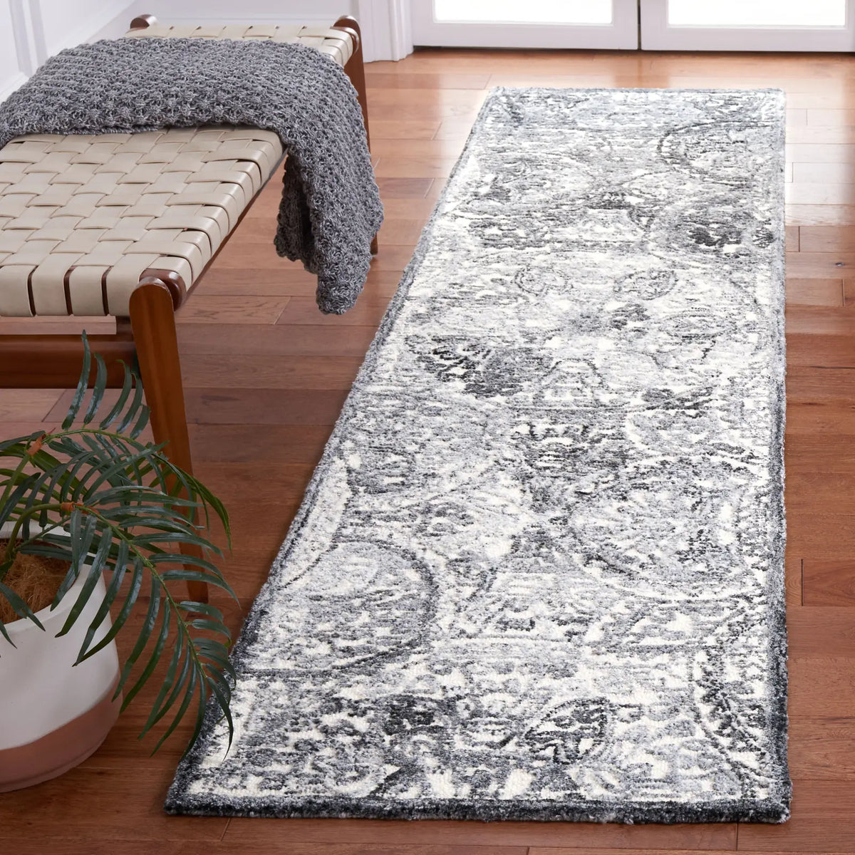 Safavieh Metro 2'-3" x 9'-0" Rug in Ivory / Grey