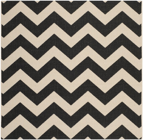 Safavieh Courtyard 5'-3" x 5'-3" Rug in Black / Beige