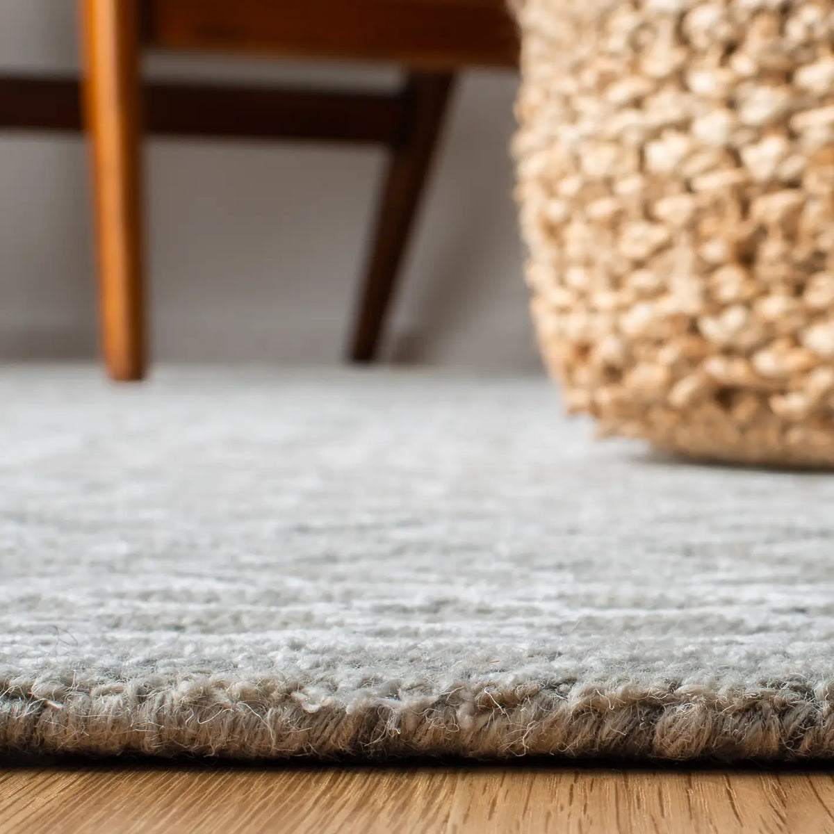 Safavieh Glamour 4'-0" x 6'-0" Rug in Green / Ivory