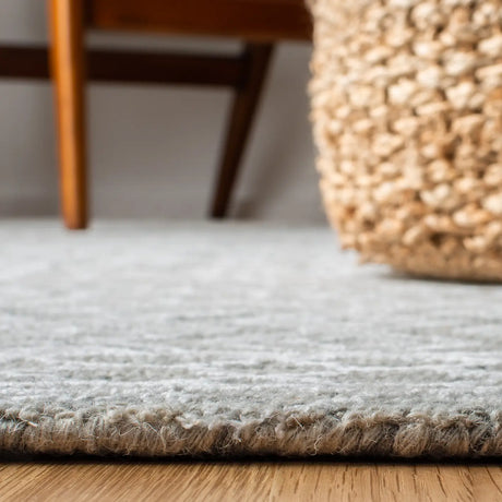 Safavieh Glamour 4'-0" x 6'-0" Rug in Green / Ivory