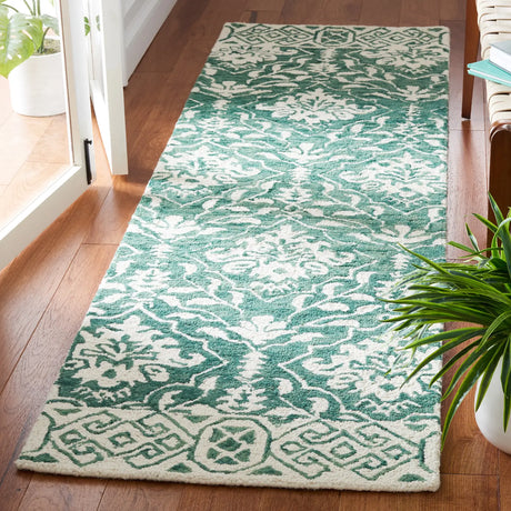 Safavieh Dip Dye 2'-3" x 6'-0" Rug in Dark Green / Ivory