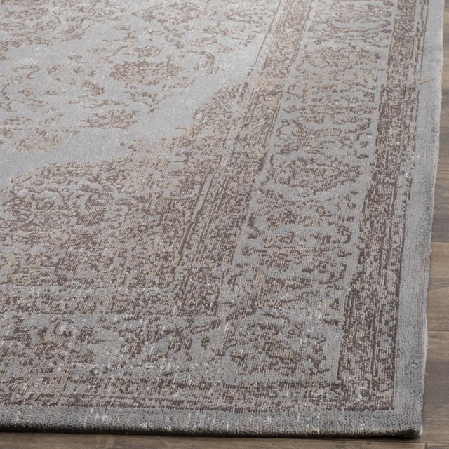 Safavieh Classic Vintage 5'-0" x 8'-0" Rug in Grey