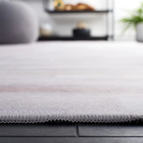 Safavieh Faux Hide 4'-0" x 6'-0" Rug in Ivory / Grey