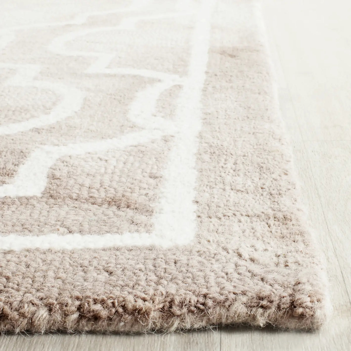 Safavieh Dip Dye 10'-0" x 14'-0" Rug in Beige / Ivory