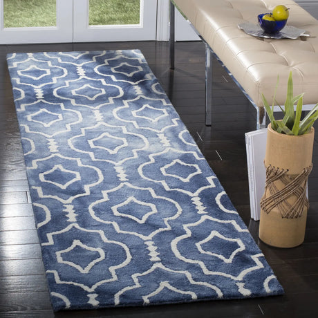 Safavieh Dip Dye 2'-3" x 8'-0" Rug in Navy / Ivory