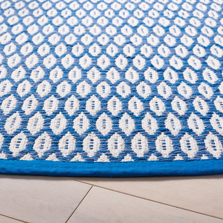 Safavieh Montauk 6'-0" x 6'-0" Rug in Blue / Ivory