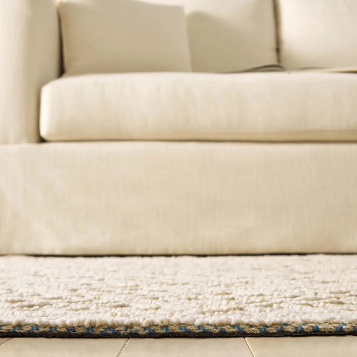 Safavieh Martha Stewart 4'-0" x 6'-0" Rug in Ivory / Blue