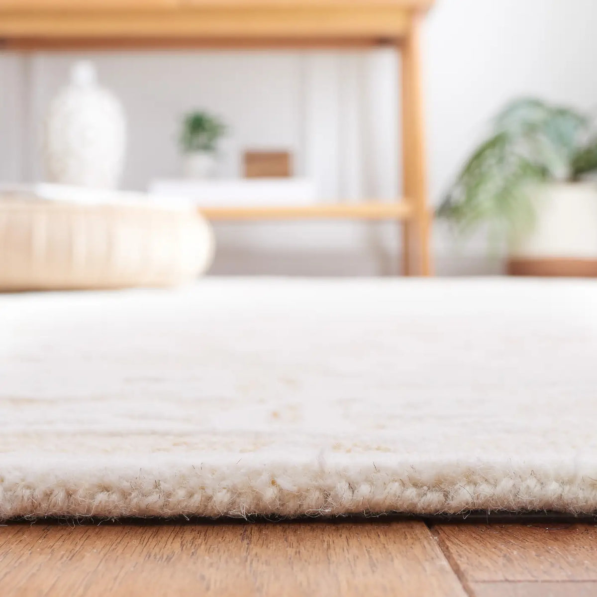 Safavieh Martha Stewart 4'-0" x 6'-0" Rug in Gold / Ivory