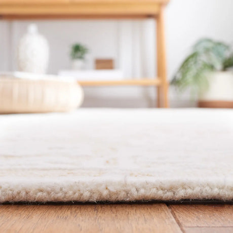 Safavieh Martha Stewart 4'-0" x 6'-0" Rug in Gold / Ivory