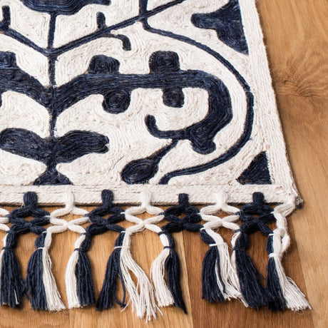 Safavieh Sahara 4'-0" x 6'-0" Rug in Navy / Ivory