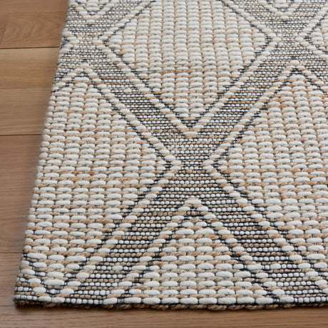 Safavieh Marbella 4'-0" x 6'-0" Rug in Natural / Ivory