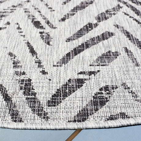Safavieh Courtyard 5'-3" x 5'-3" Rug in Grey / Black