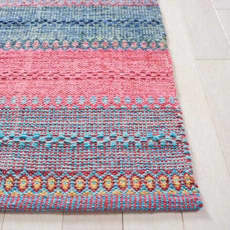 Safavieh Montauk 4'-0" x 6'-0" Rug in Red / Blue