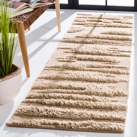 Safavieh Casablanca 2'-3" x 8'-0" Rug in Natural