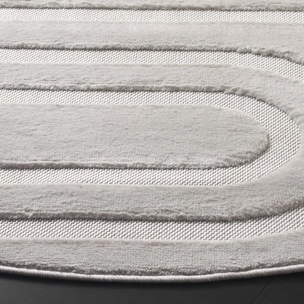 Safavieh Selena 6'-7" x 6'-7" Rug in Ivory