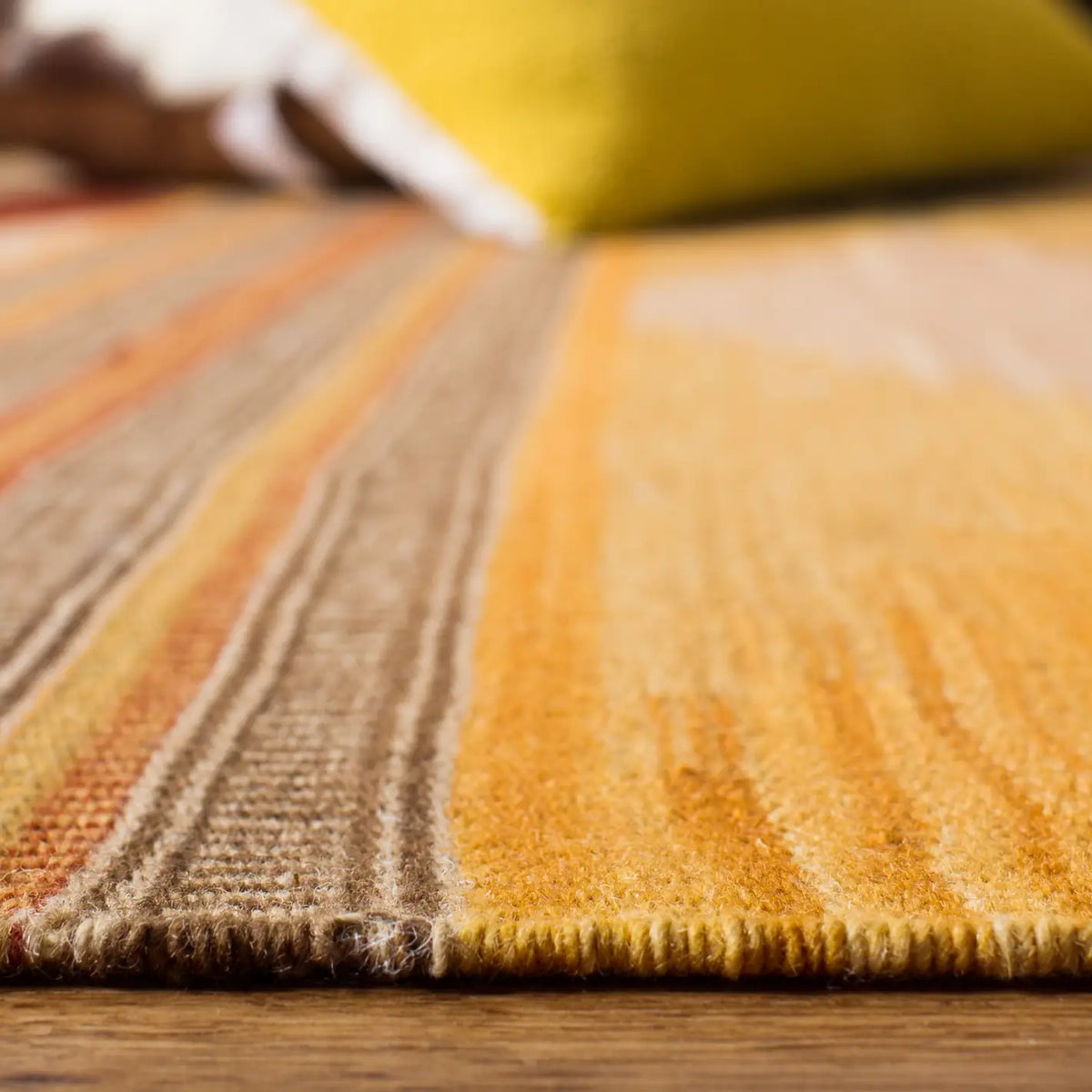 Safavieh Kilim 6'-0" x 9'-0" Rug in Natural / Multi