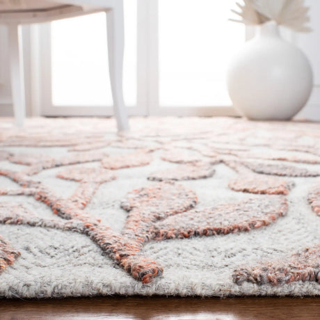 Safavieh Southampton 4'-0" x 6'-0" Rug in Rust / Ivory
