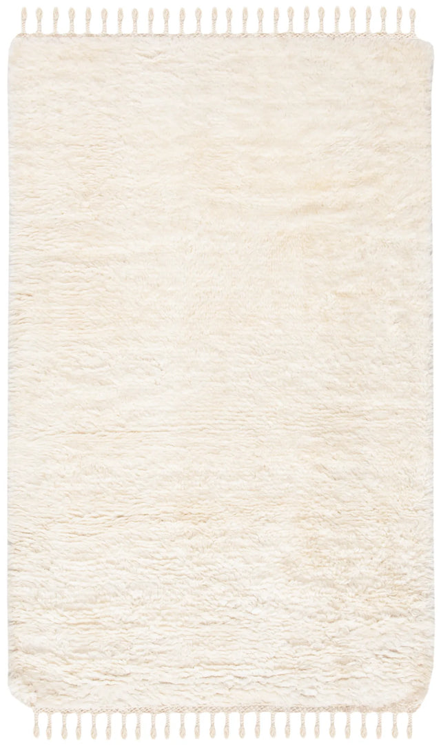 Safavieh Casablanca 4'-0" x 6'-0" Rug in Ivory
